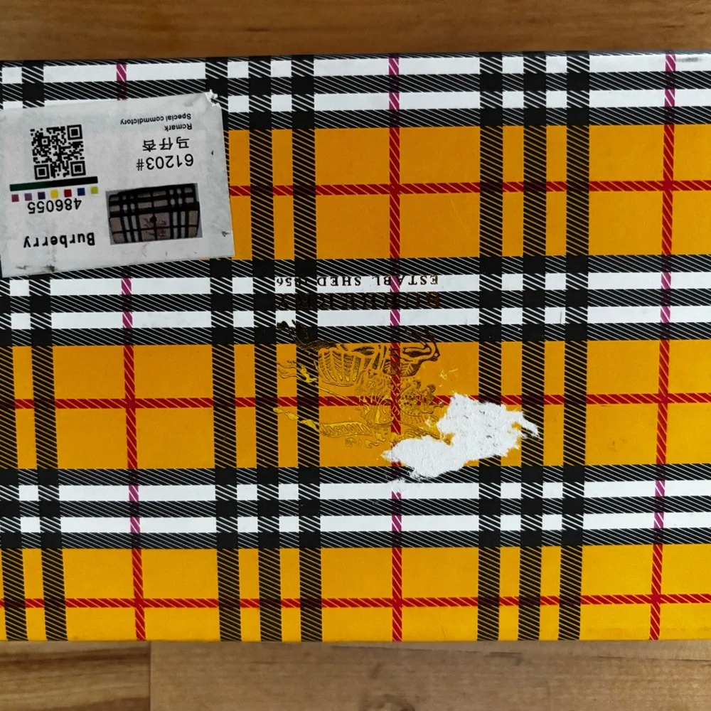 New Burberry Check Tri Fold Clutch - Picture 2 of 9